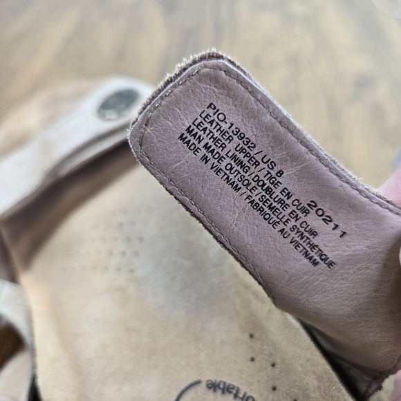 Taos Pioneer Leather Comfort Sandals - Picture 9 of 11